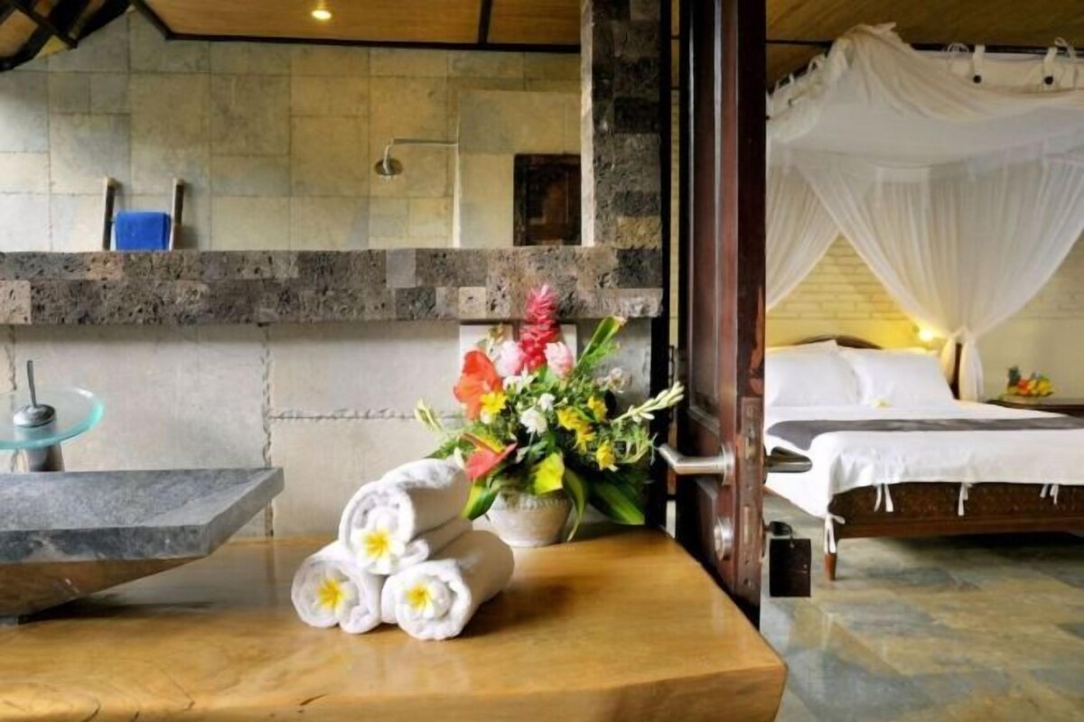 Minibar, brankas, meja kerja, dan tempat tidur bayi gratis