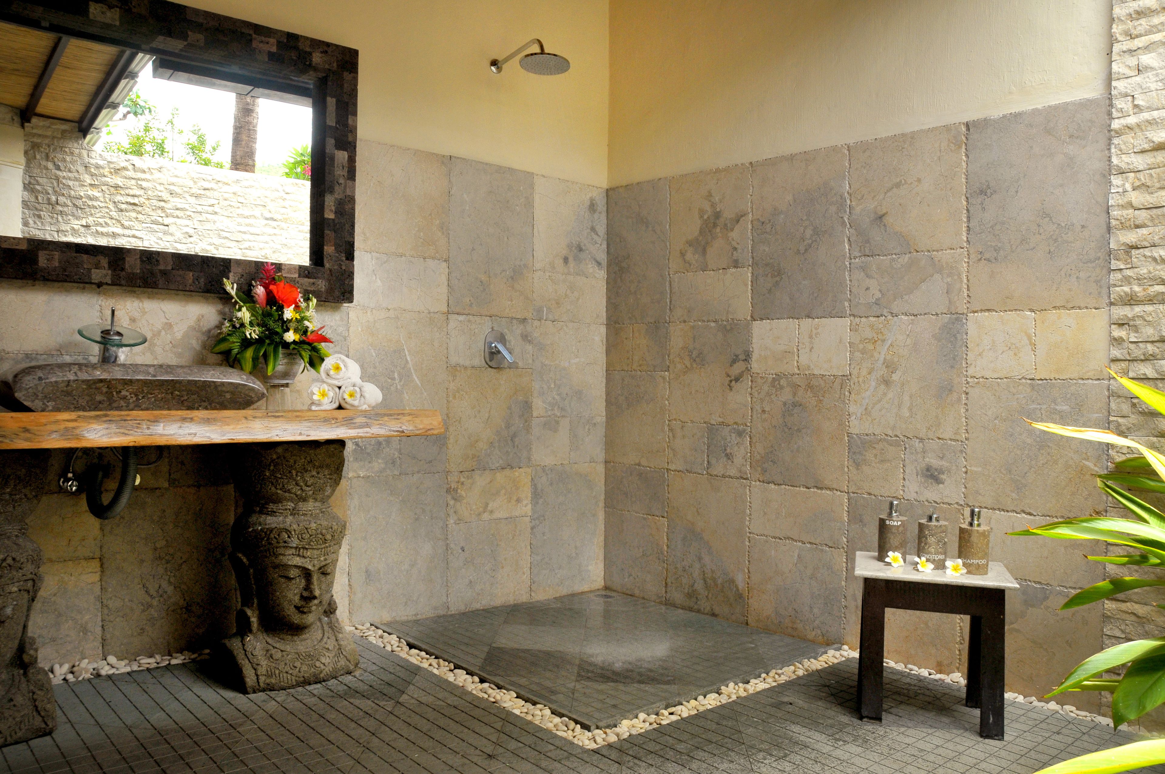 standard bungalow | bathroom | hair dryer, towels