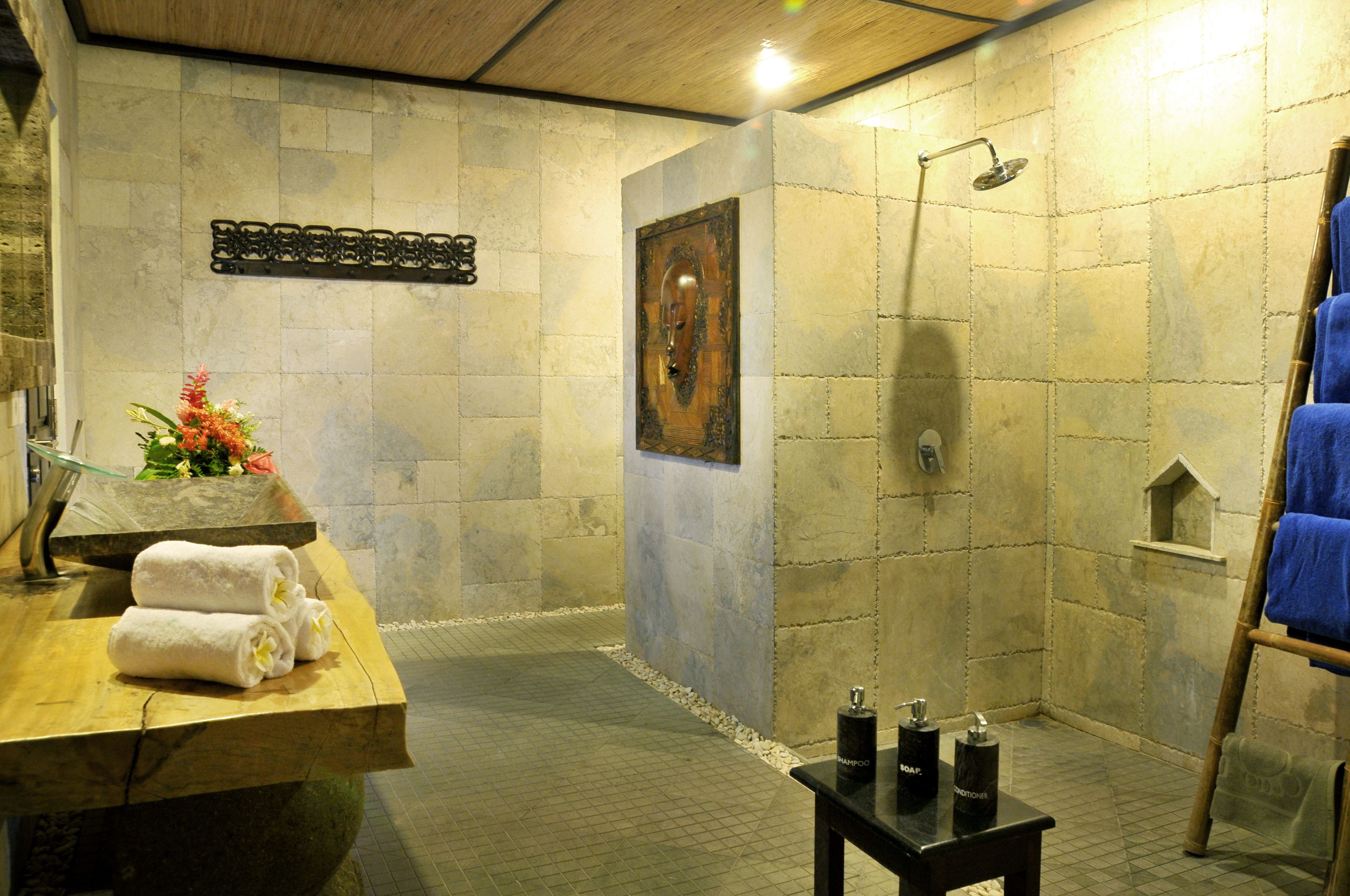 family bungalow | bathroom shower