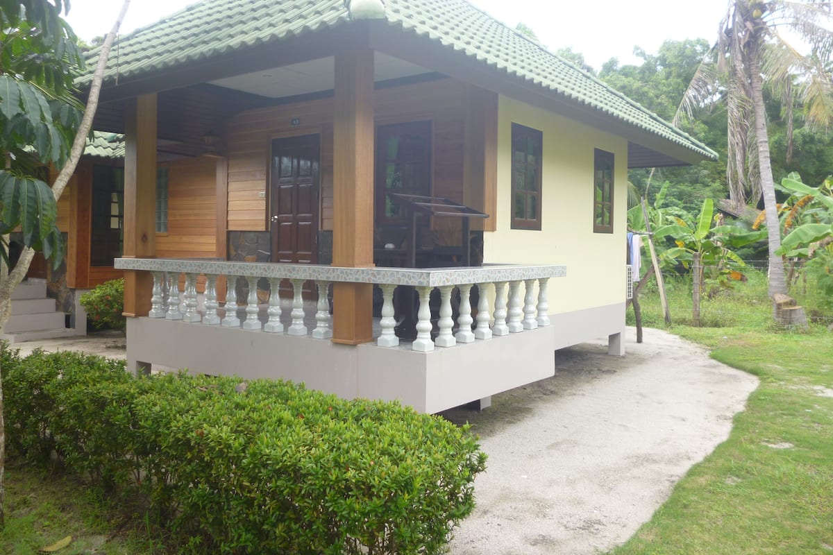 Villa superior, 2 camas matrimoniales | Caja de seguridad en la habitación, escritorio y wifi gratis