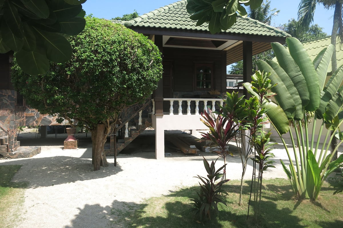 Villa, 2 Double Beds | In-room safe, desk, WiFi (free)