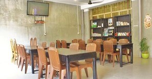 Breakfast, lunch, dinner served; international cuisine  - TT Guest House (Phnom Penh)