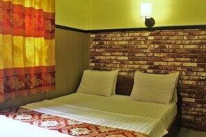 Standard Double Room A / C | Free WiFi - TT Guest House (Phnom Penh)