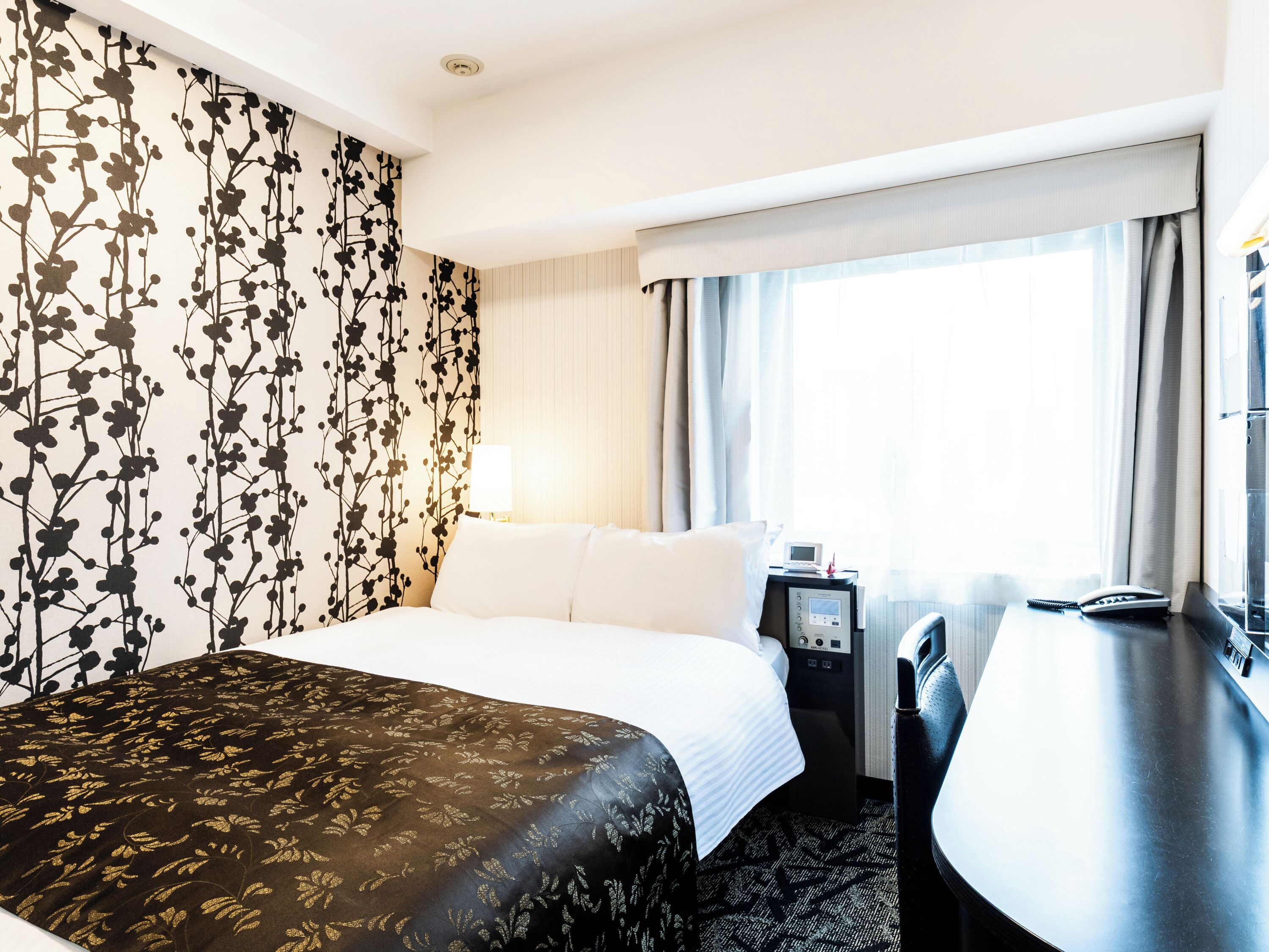Double Room Non-Smoking | Down comforters, desk, laptop workspace, blackout drapes