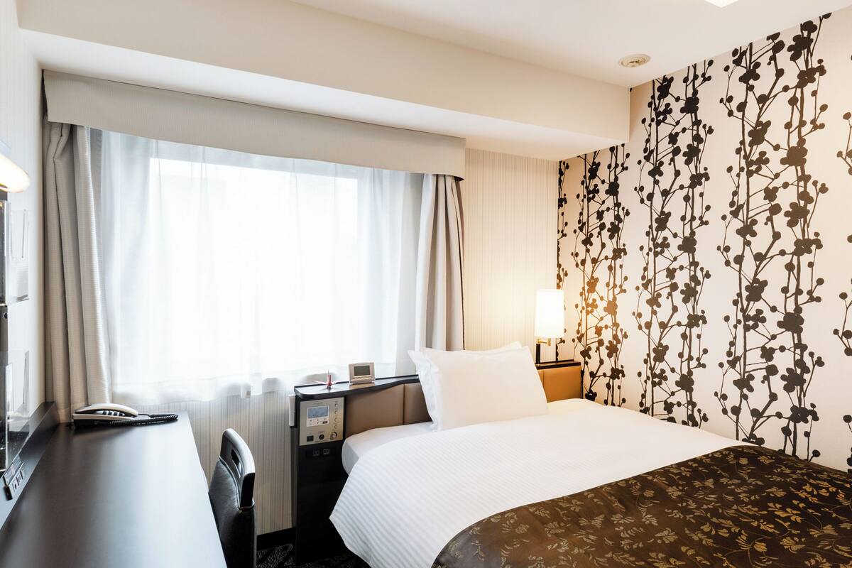 Single Room Non-Smoking | Down comforters, desk, laptop workspace, blackout drapes
