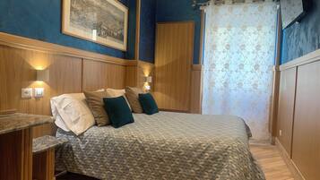 Dobbeltrom – standard | Safe på rommet, skrivebord, lydisolert og wi-fi (inkludert)