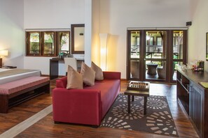 Suíte | Sala de estar | TV LCD 32 polegadas com canais a cabo, TV, DVD player