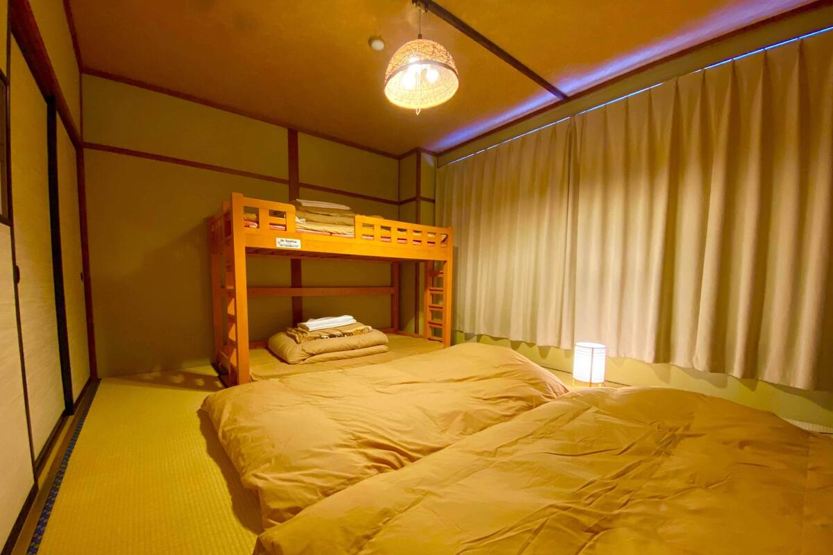 Chambre avec lits jumeaux, non-fumeurs (Japanese-Style, Shared Bathroom)