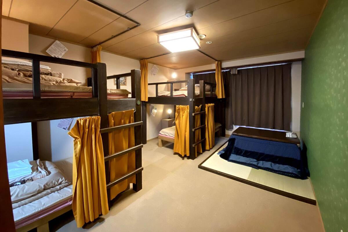 Chambre Quadruple, 4 chambres (Private Room for 6 people)