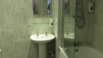Quadruple Room | Bathroom | Free toiletries, hair dryer, towels