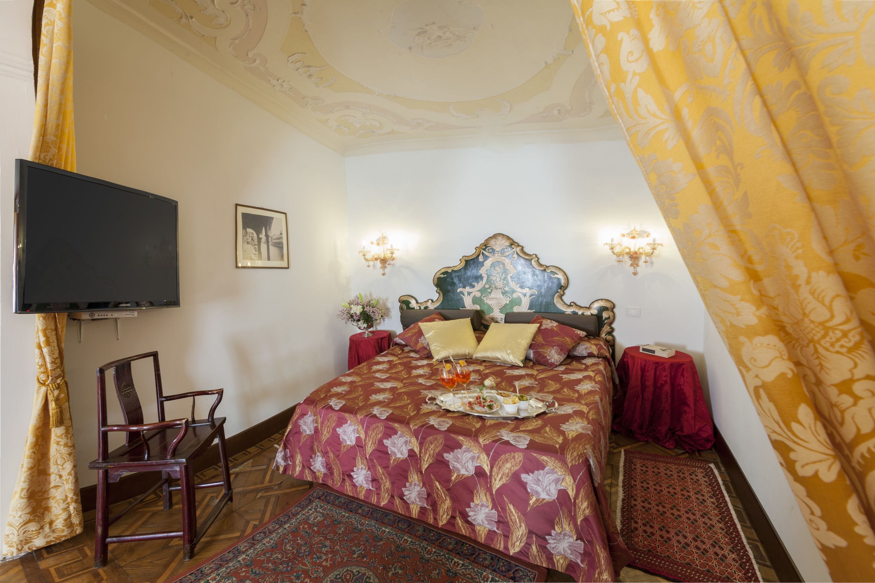 Superior Suite, Canal View (Palazzo Foscolo)