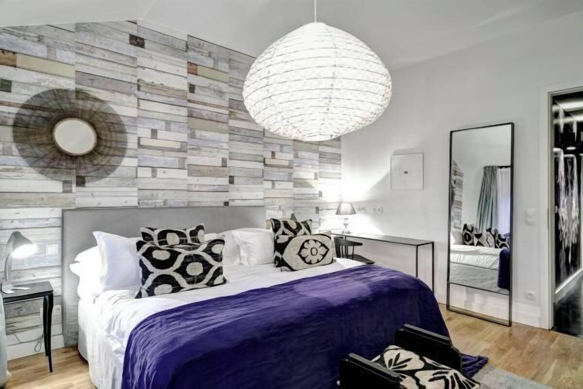 Premium bedding, in-room safe, laptop workspace, blackout drapes