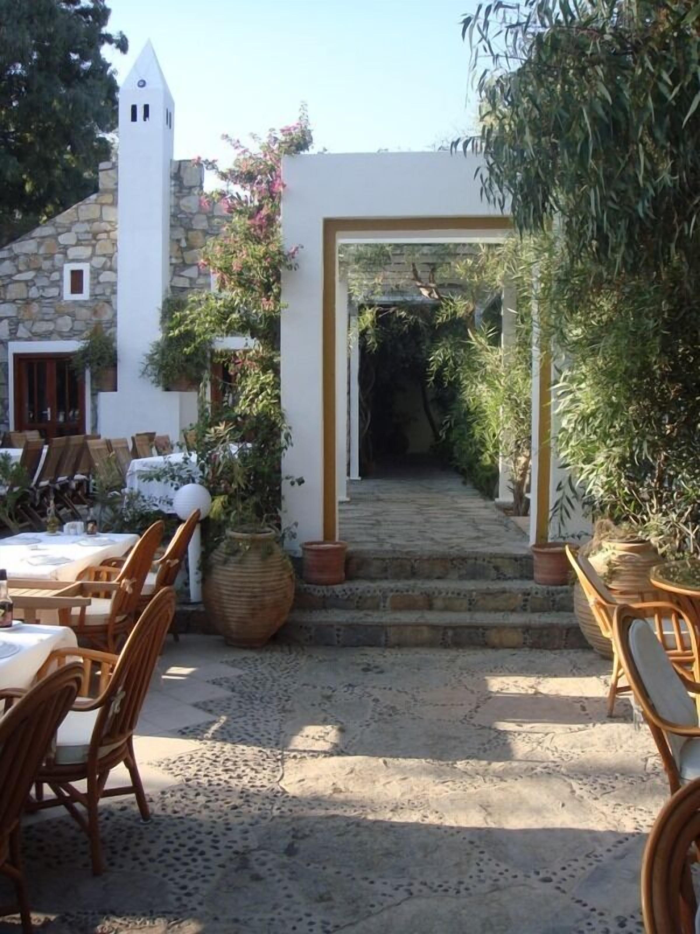 breakfast, lunch, dinner served; al fresco dining