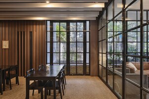 Daily buffet breakfast (KRW 13000 per person)