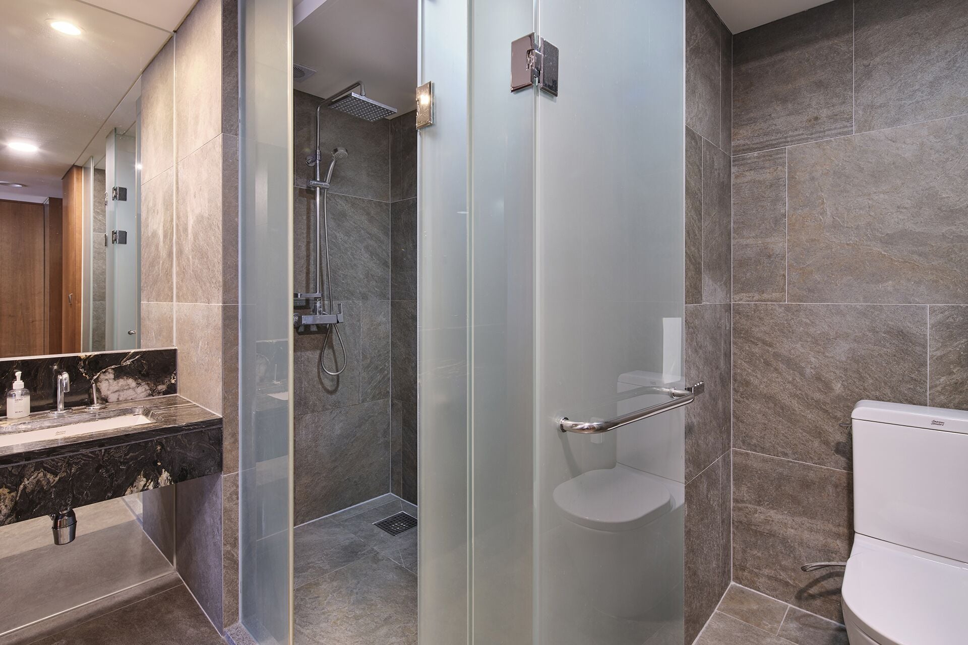 shower, free toiletries, hair dryer, slippers