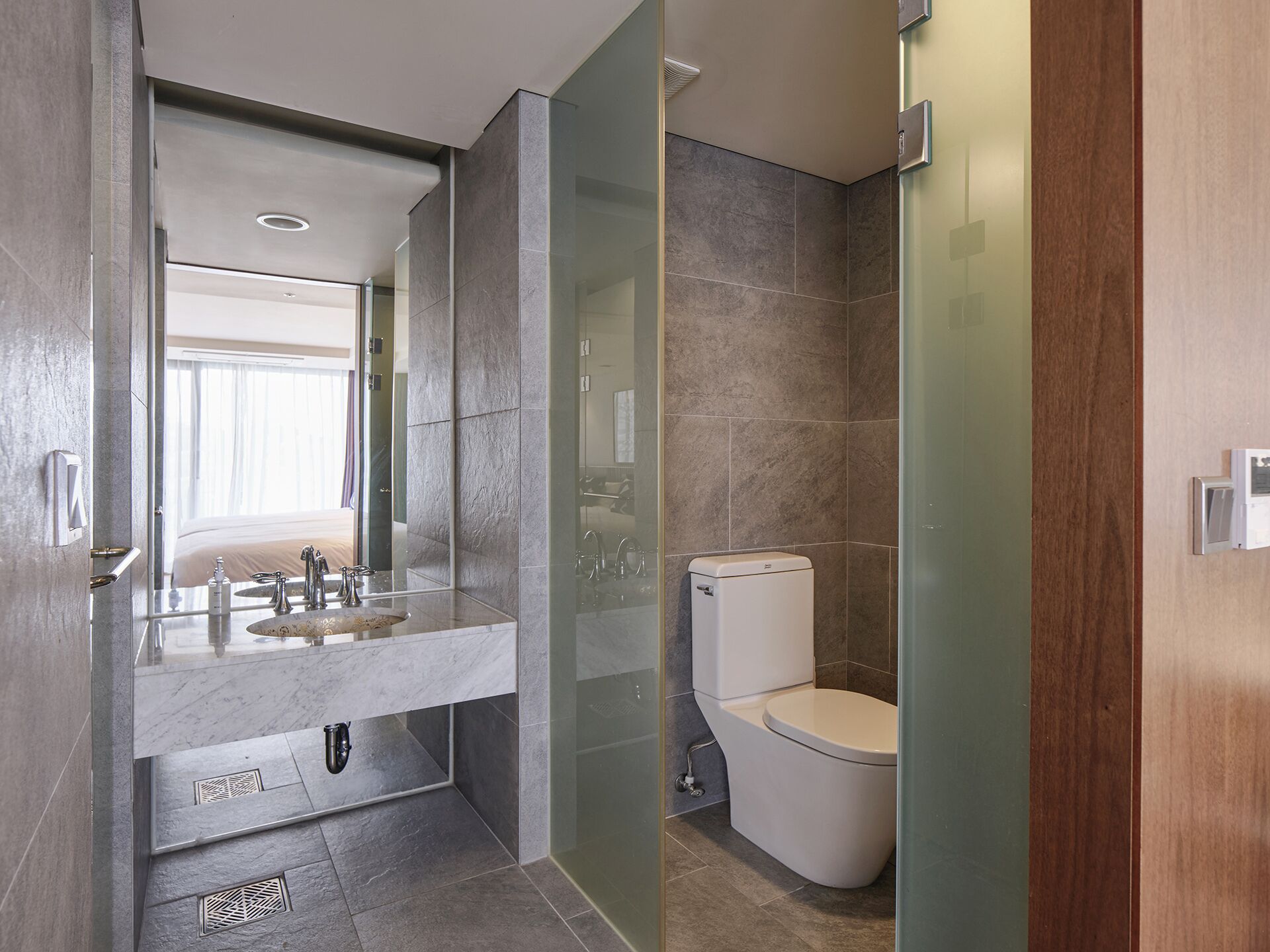 penthouse(top floor) - 854ft2, 4pax, cooking, tower parking | bathroom | shower, free toiletries, hair dryer, slippers