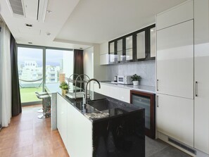Glamping Penthouse - 854ft2, 4Pax | Private kitchen | Microwave