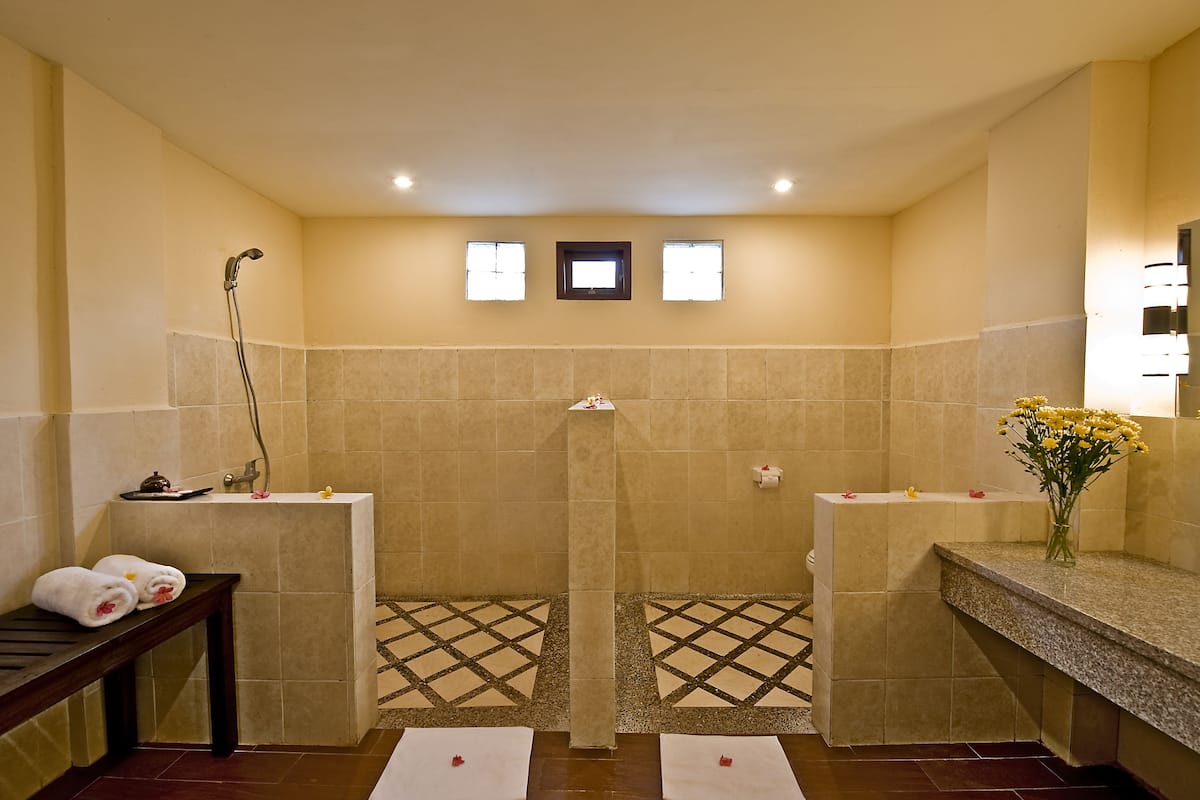 deluxe room, sea view, beachside | 1 bedroom, minibar, in-room safe, desk