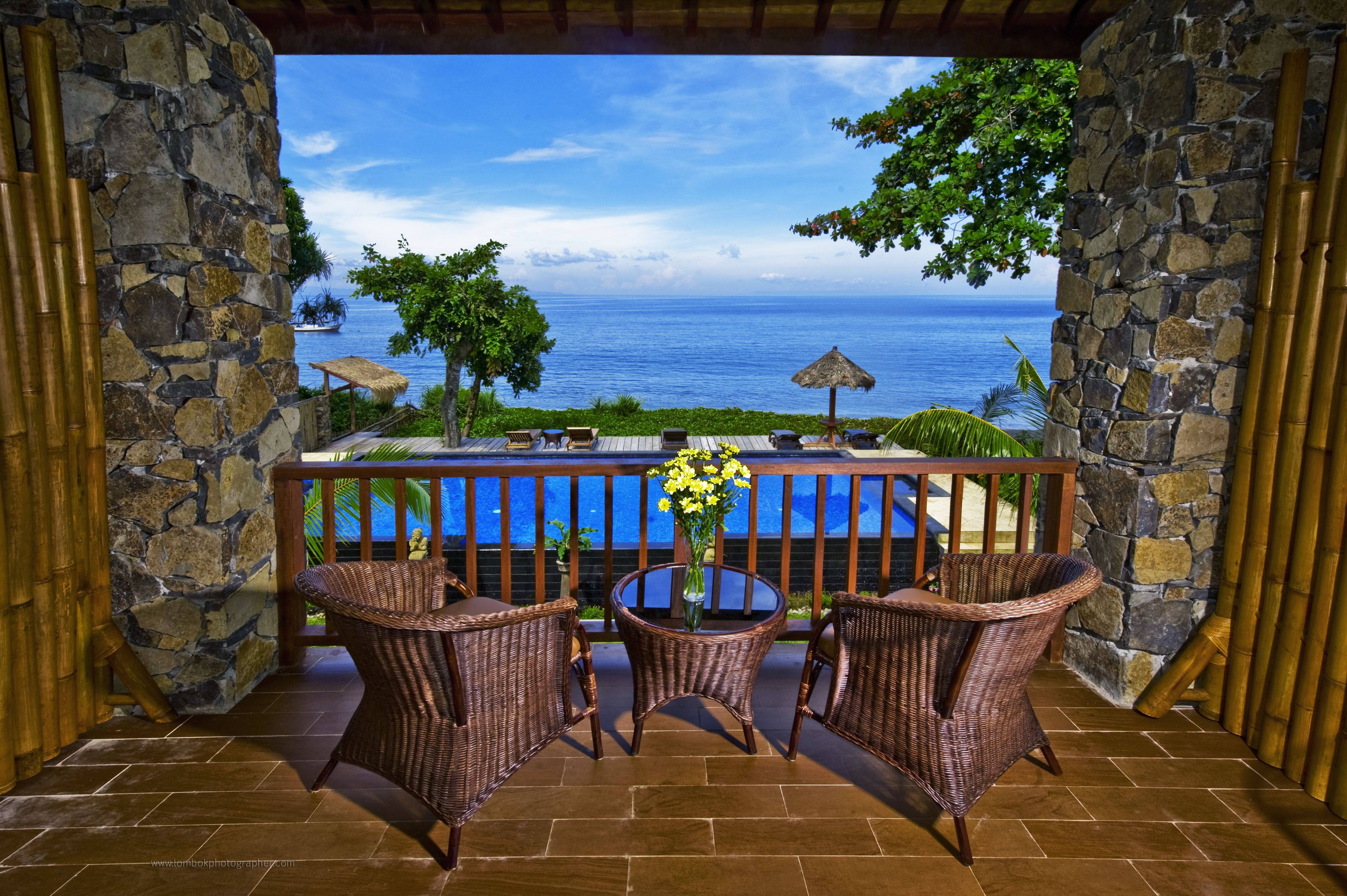 deluxe room, sea view, beachside | 1 bedroom, minibar, in-room safe, desk