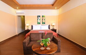 Deluxe Room, 1 Double Bed, Garden View | Minibar, in-room safe, desk, blackout drapes - Sunsethouse Lombok (Senggigi)
