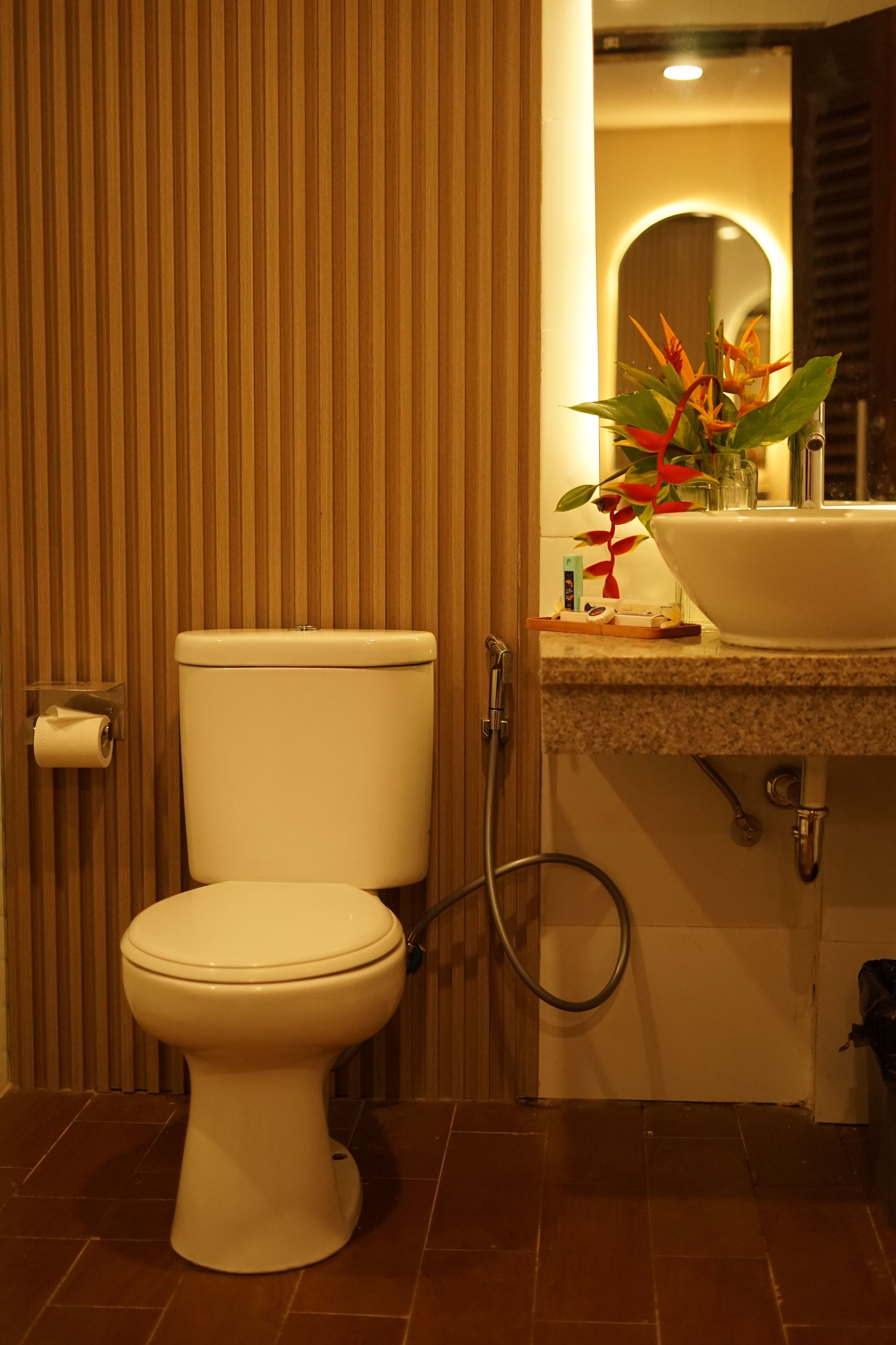 deluxe room, sea view, beachside | bathroom | free toiletries, hair dryer, towels, soap