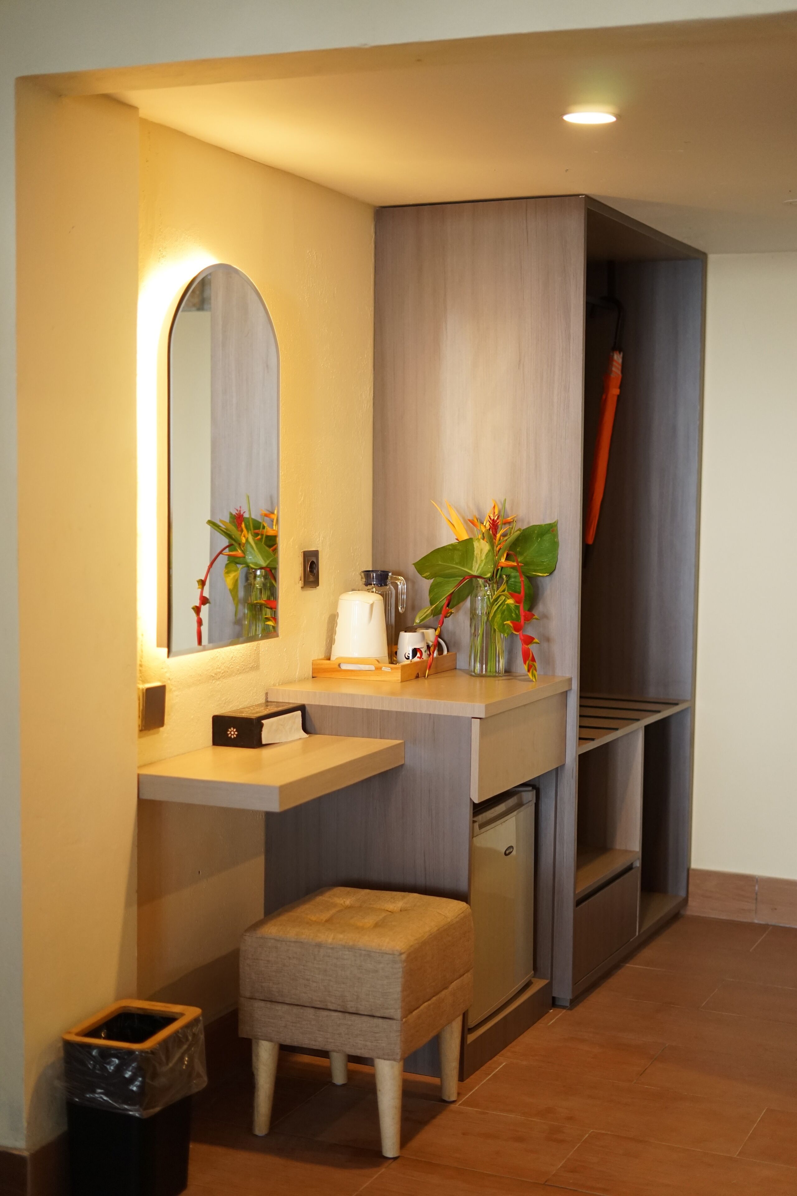 deluxe room, sea view, beachside | 1 bedroom, minibar, in-room safe, desk