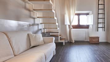 Departamento, 1 habitación | Área de sala de estar | Televisión LCD