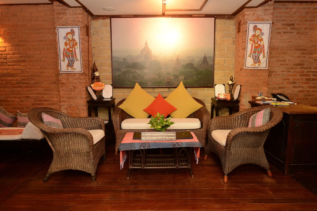 body treatments, aromatherapy, body wraps, body scrubs, facials