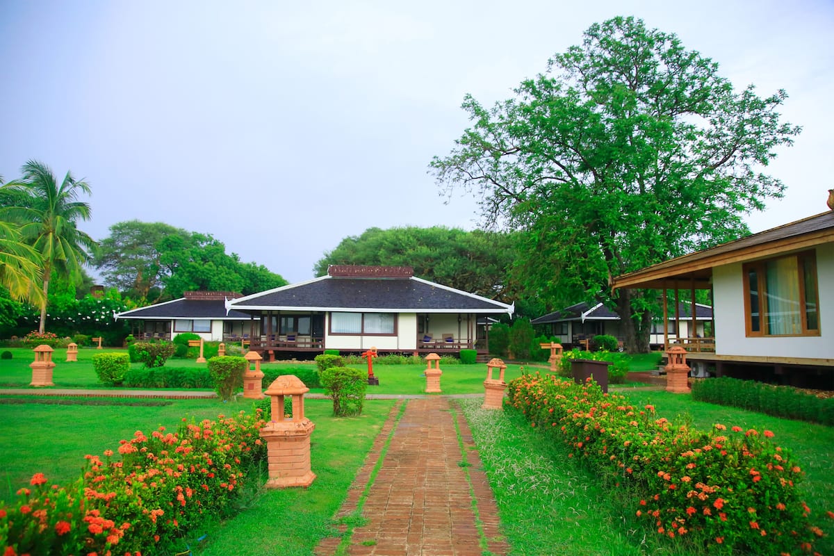 Deluxe Room, River View | Minibar, in-room safe, individually decorated, individually furnished