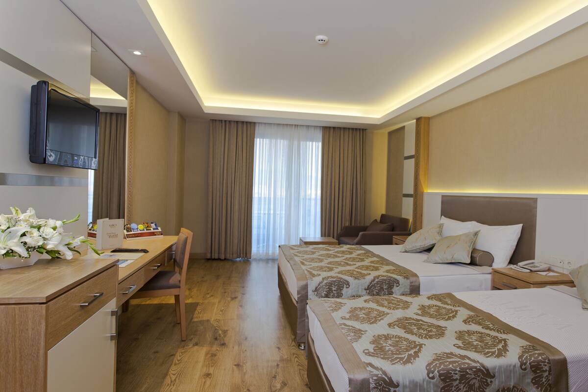 Free cots/infant beds, bed sheets