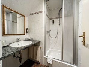 Free toiletries, hair dryer, towels - Hotel Konvice (Cesky Krumlov)