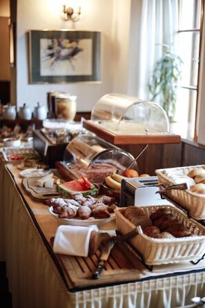 Desayuno bufé gratuito y diario