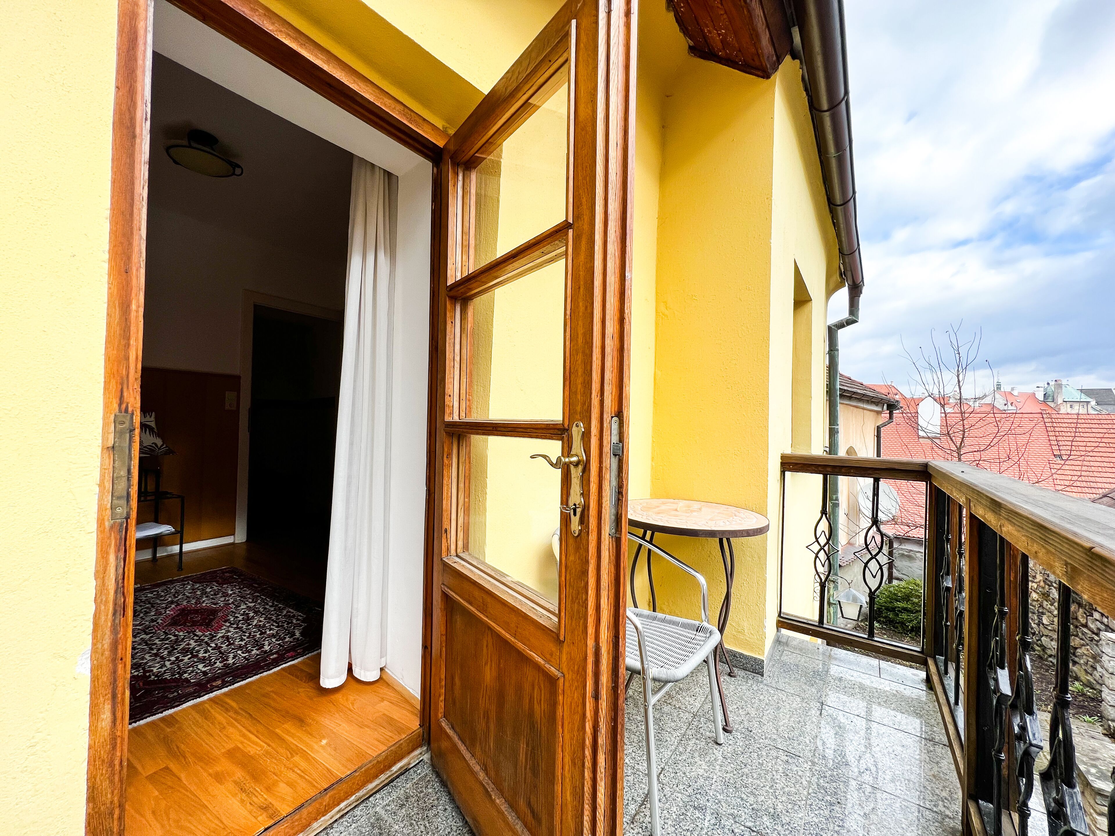 triple room, balcony | individually furnished, iron/ironing board