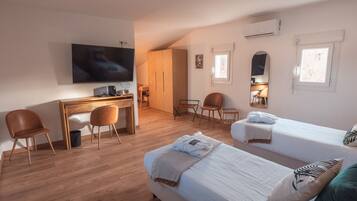 Roupas de cama premium, camas Select Comfort, cofres nos quartos