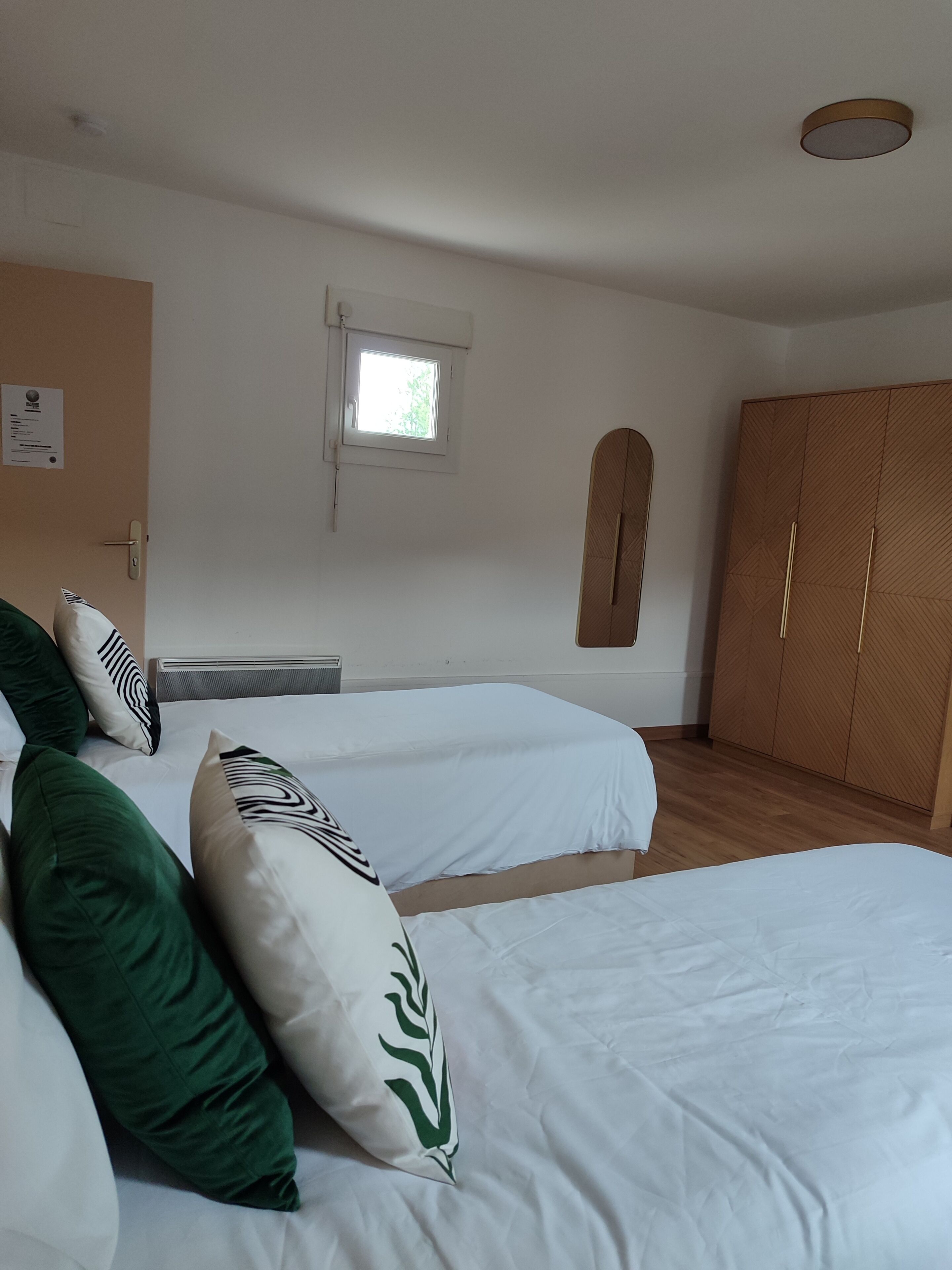 Chambre Triple | Literie de qualité supérieure, matelas Select Comfort