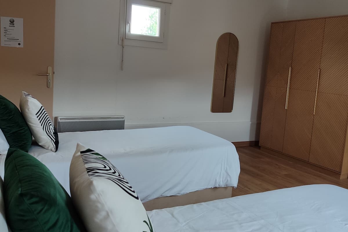 Dreibettzimmer | 1 Schlafzimmer, hochwertige Bettwaren, Select-Comfort-Betten, Zimmersafe