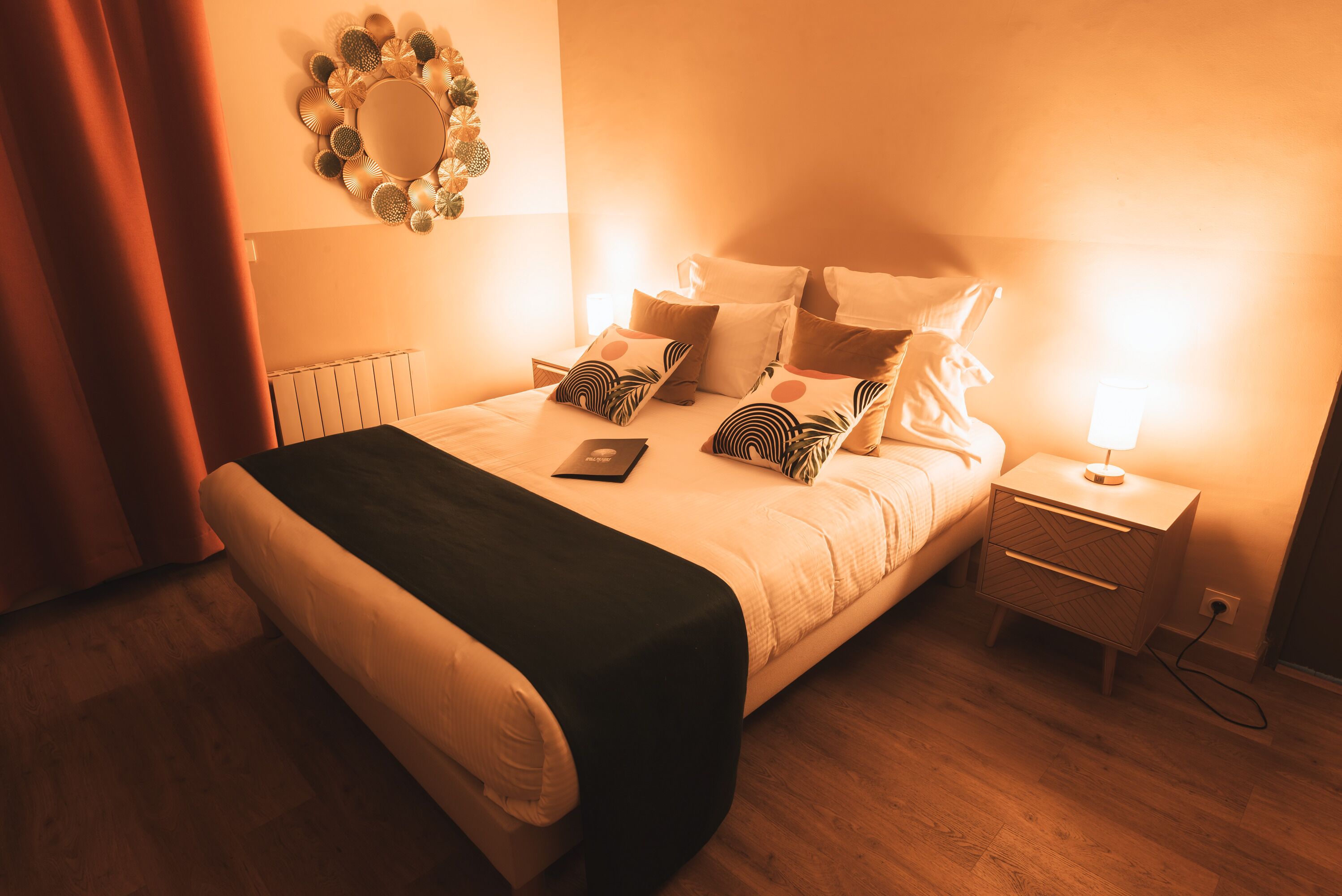 เครื่องนอนระดับพรีเมียม, เตียง Select Comfort, ตู้นิรภัยในห้องพัก