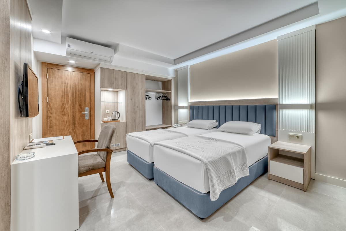 Premium bedding, minibar, in-room safe, desk