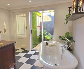 Double Room 2 Sea Sound | Bathroom | Hair dryer, towels, soap, toilet paper - Goblins Creek (St. Helena Bay)