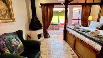 Værelse (Double Room 4 Ethnic Splendour) | 1 soveværelse, dundyner, gratis Wi-Fi, sengetøj