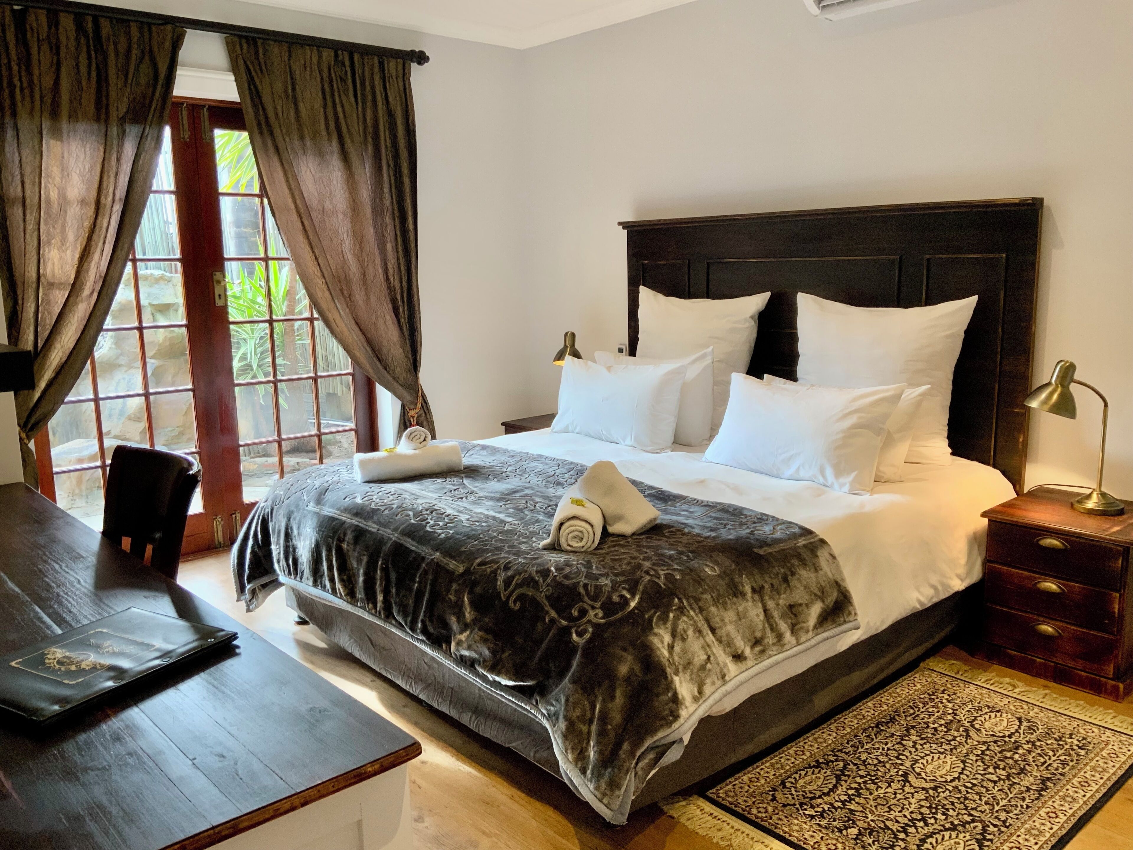 King or Single Beds en-suite  | Strykejern/-brett, wi-fi (inkludert) og sengetøy