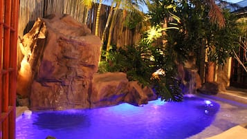 Kolam renang outdoor