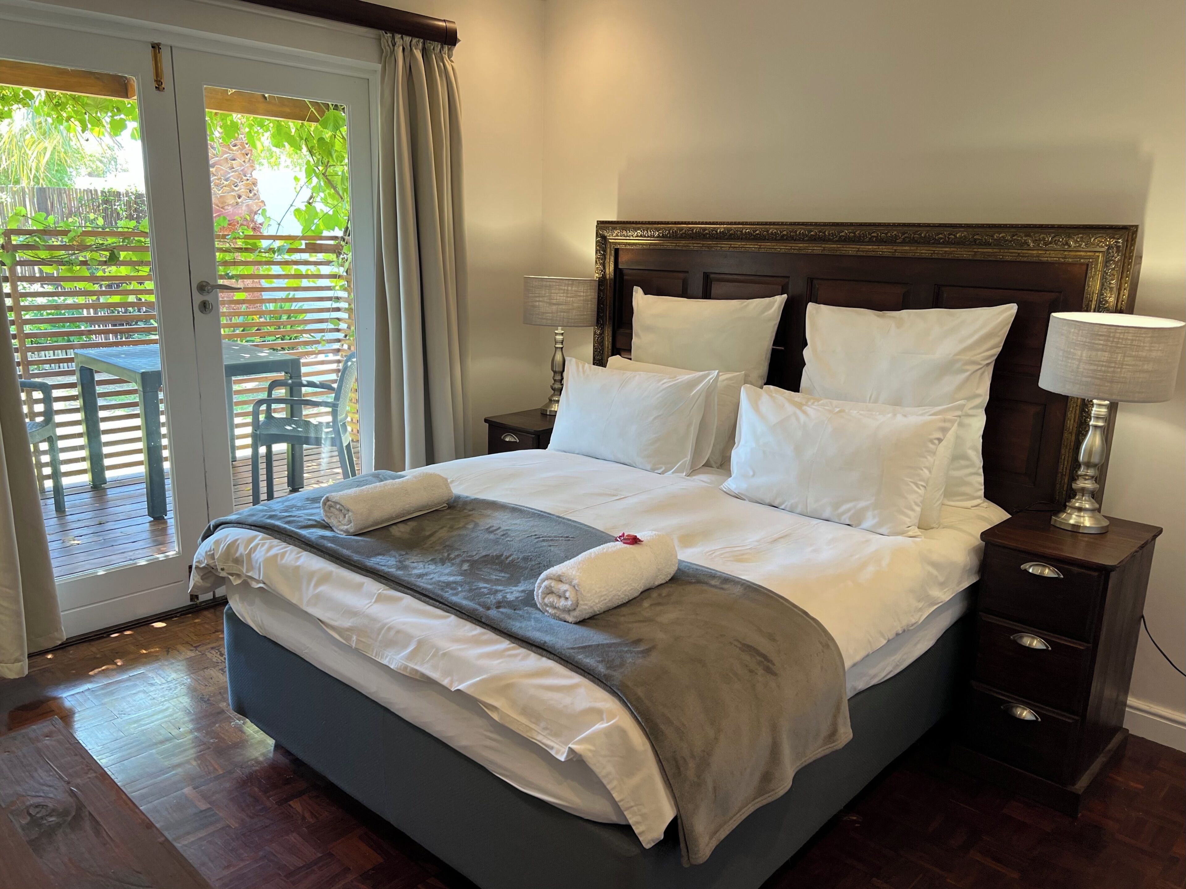 Terrace Room 8 with Double Bed  | เตารีด/โต๊ะรีดผ้า, Wi-Fi ฟรี, ผ้าปูที่นอน