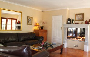 45-inch flat-screen TV with cable channels, TV - Goblin's Mead (Cape Town)