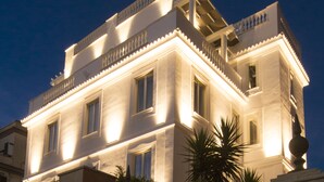 A multi-story building with balconies and large windows, featuring a classical architectural style. - Hotel Villa Zaccardi (Rome)