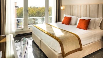 Superior Room | Minibar, in-room safe, desk, laptop workspace