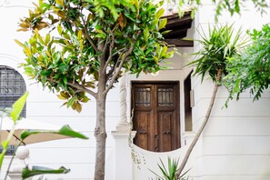 Exterior detail - Hotel Villa Zaccardi (Rome)