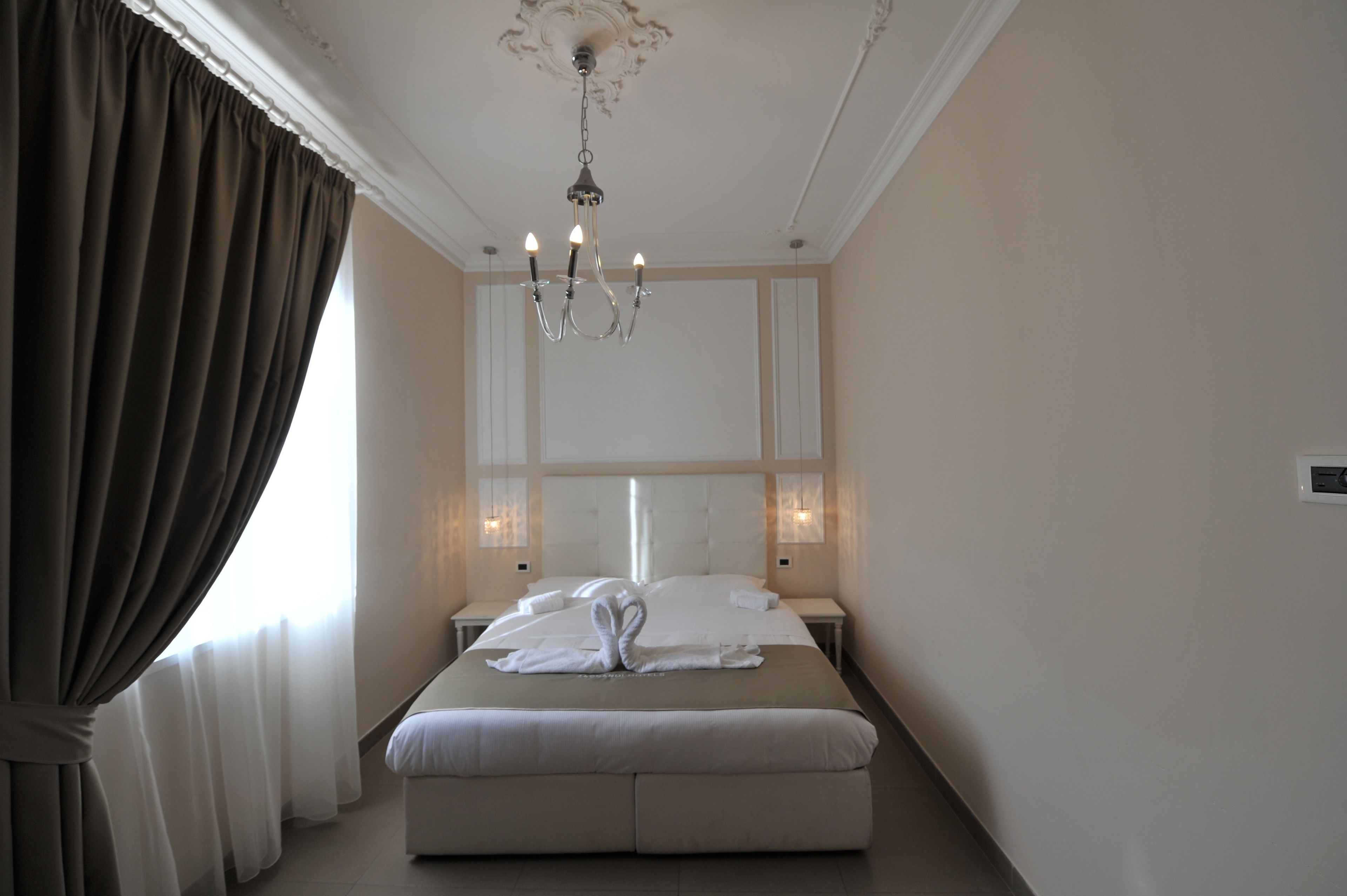 standard room | 1 bedroom, minibar, in-room safe, desk