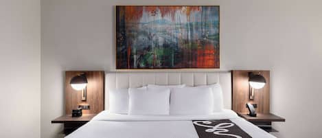 Room, 1 King Bed, Non Smoking (Roll-in Shower/Mobility)