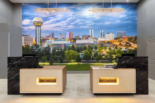 Lobby - La Quinta Inn & Suites by Wyndham Knoxville Papermill (Knoxville)